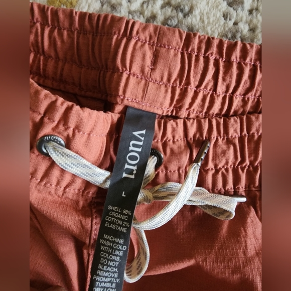 Vuori Women's Ripstop Shorts - large - Picture 2 of 5